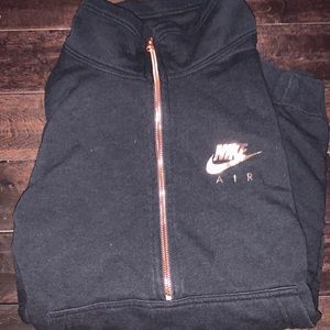 Black Nike pull over
